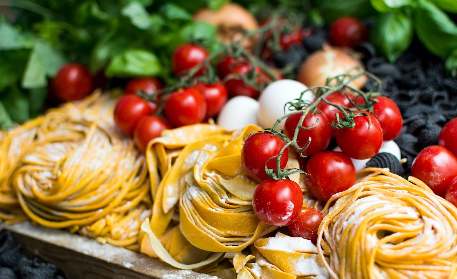 Nudelgericht mit Tomaten Mozzarella