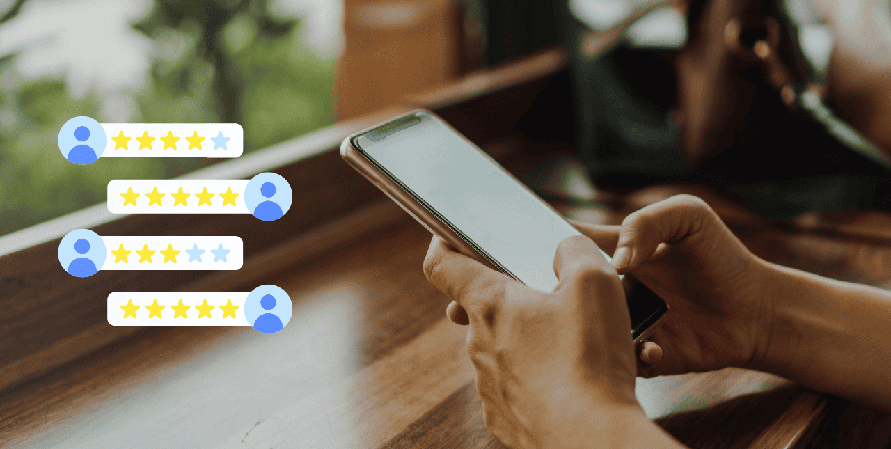 Person bewertet ein Unternehmen per Smartphone mit mehreren Sternebewertungen