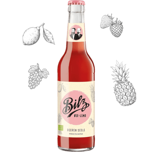 Bilz Bio-Limo Beeren Seele in einer roten Glasflasche mit Beeren-Illustrationen