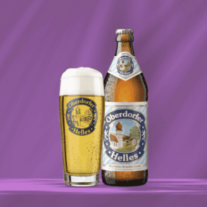 Oberdorfer Helles im Bierglas und in der Flasche vor violettem Hintergrund