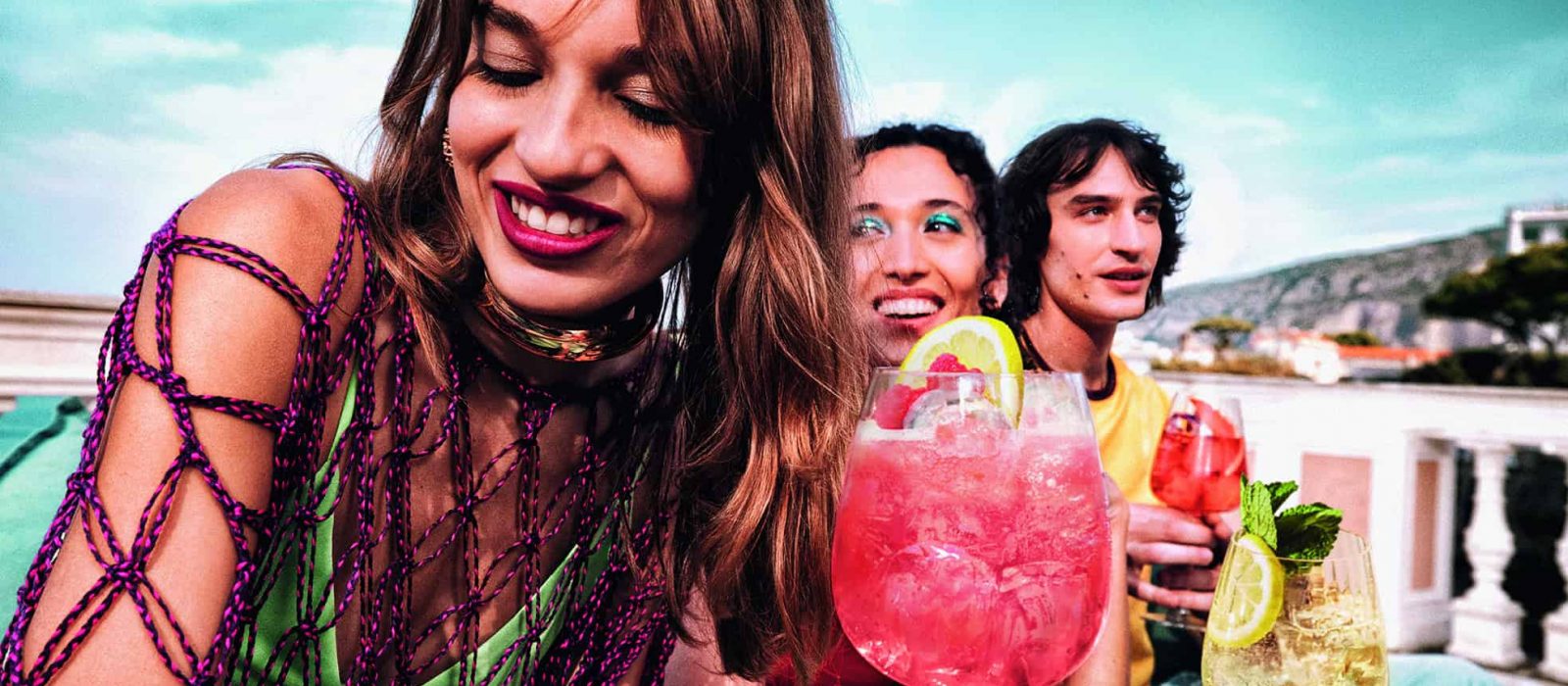 FY26_MAR_DareToBe_Lifestyle_RedAndWhiteServes_09_AF26_lowR